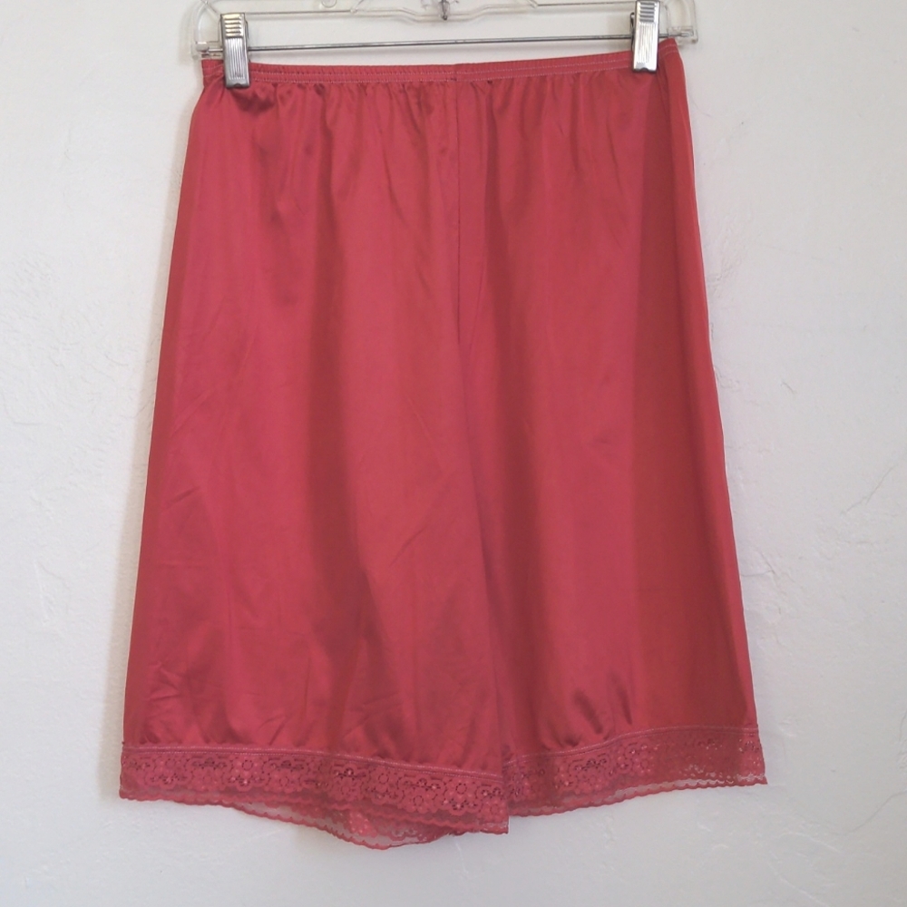 Vanity Fair Deep Pink and Lacey Nylon Vintage Sleep Shorts Size M 20"
